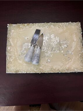 Neutral Cream Resin Cheese Board with Marble-Style Cheese Knife Set